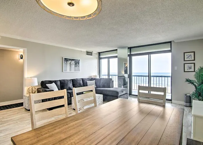 Balcony + Perks: Beachfront Ocean Gem Holiday home