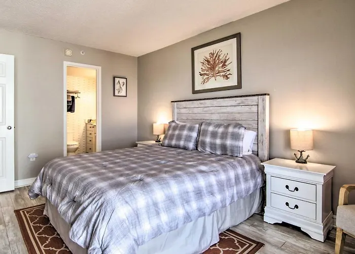 Balcony + Perks: Beachfront Ocean Gem Holiday home *