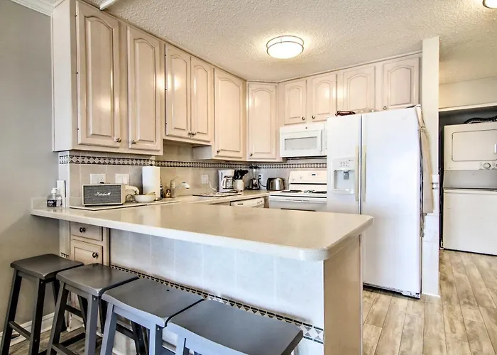 Balcony + Perks: Beachfront Ocean Gem * Ocean City