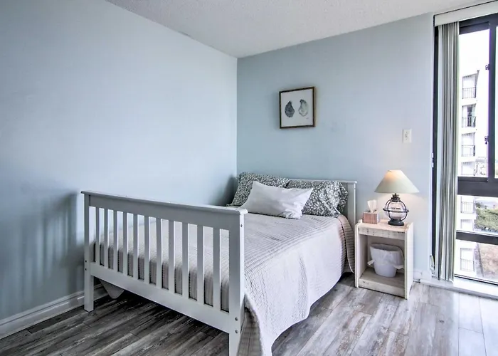 Holiday home Balcony + Perks: Beachfront Ocean Gem *