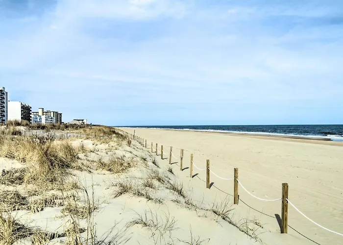 Balcony + Perks: Beachfront Ocean Gem Holiday home Ocean City