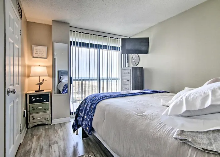 Balcony + Perks: Beachfront Ocean Gem Holiday home *